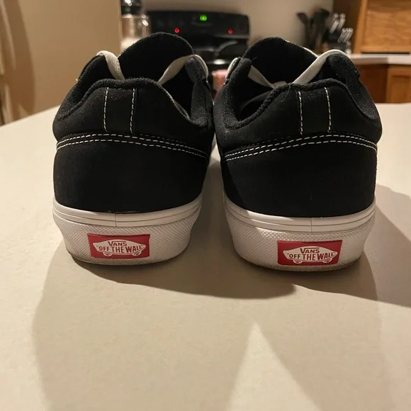 Van’s Men Seldan Skate Sneakers - Picture 3 of 5